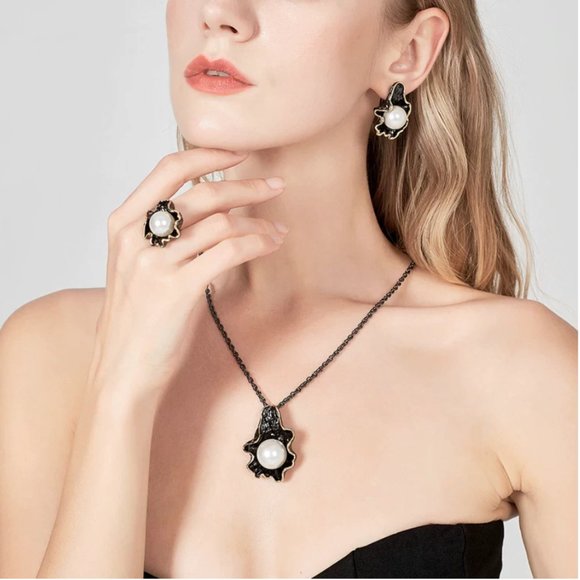 Italian Jewelry Back White Pearl Ring - Picture 3 of 15